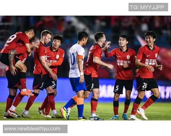 最后时刻U22国足角球争议鲍世蒙拔角旗杆遭黄牌处罚后幽默插回 最后时刻U22国足角球争议鲍世蒙拔角旗杆遭黄牌处罚后幽默插回