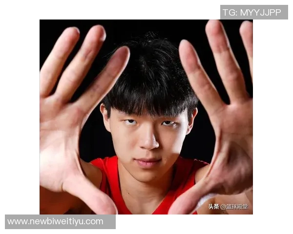 杨瀚森无私助攻辛森三分雨下不停本场第七记三分球精彩瞬间 杨瀚森无私助攻辛森三分雨下不停本场第七记三分球精彩瞬间